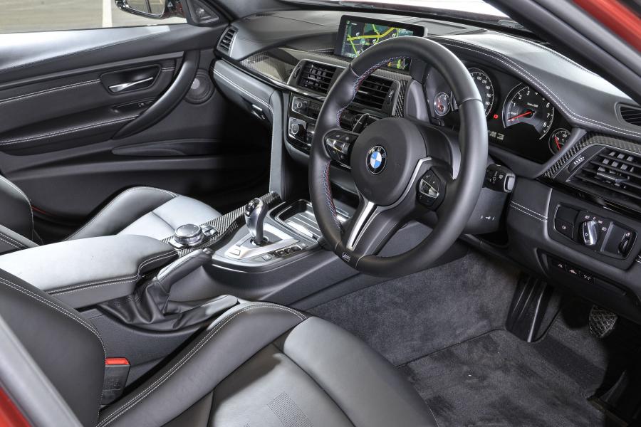 Интерьер BMW M3 Competition Package 2016 года  (UK) (фото 22 из 25)